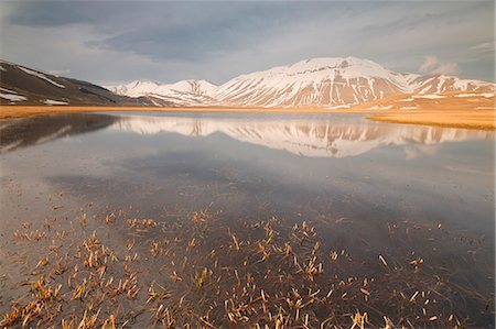 simsearch:6129-09057580,k - Europe,Italy,Umbria,Perugia district,Castelluccio of Norcia. Thawing snow Foto de stock - Con derechos protegidos, Código: 879-09020710