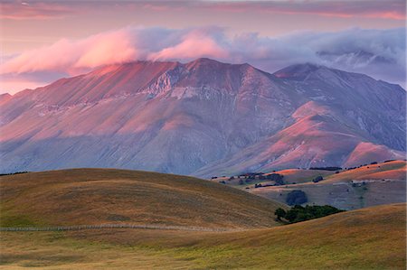 Europe,Italy,Umbria,Perugia district,Sibillini National park. Foto de stock - Con derechos protegidos, Código: 879-09020730