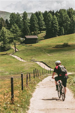 simsearch:879-09020949,k - Alpe di Siusi/Seiser Alm, Dolomites, South Tyrol, Italy. Biker on the path. Foto de stock - Con derechos protegidos, Código: 879-09020796