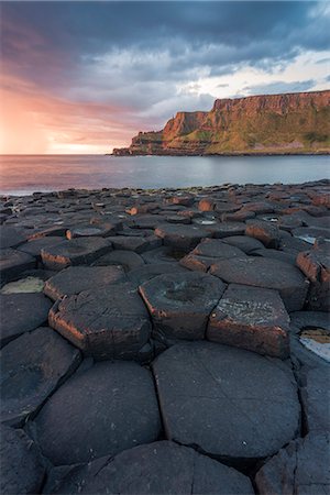 simsearch:400-07299161,k - Giant's Causeway, County Antrim, Ulster region, northern Ireland, United Kingdom. Iconic basalt columns. Foto de stock - Direito Controlado, Número: 879-09020806