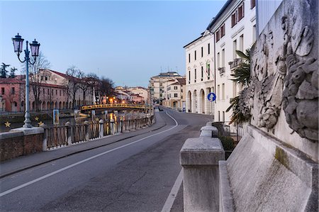 Europe, Italy, Veneto, Treviso. Riviera Garibaldi near the university building Fotografie stock - Rights-Managed, Codice: 879-09021033