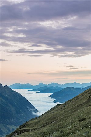 Along the Grossglockner alpine road, panorama to the valley covered by the clouds, in the distance the Berchtesgaden Alps, Fusch an der Grossglocknerstrasse, Austria Photographie de stock - Rights-Managed, Code: 879-09021101