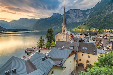 The austrian village of Hallstatt and the lake, Upper Austria, Salzkammergut region, Austria Foto de stock - Con derechos protegidos, Código: 879-09021126