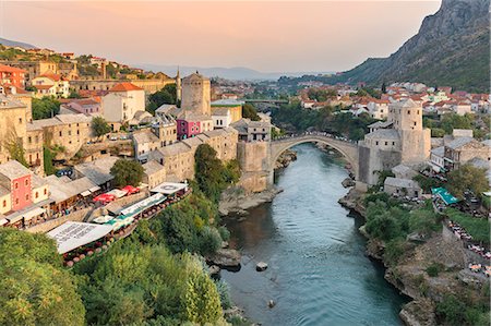 Elevated view of the Neretva river crossed by the Old Bridge (Stari Most) in Mostar old town, Federation of Bosnia and Herzegovina Stock Photo - Rights-Managed, Code: 879-09021134