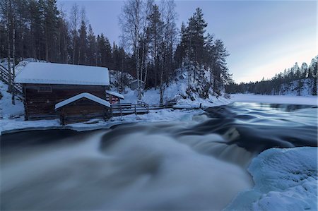 simsearch:879-09191290,k - A wooden hut surrounded by the river rapids and snowy woods at dusk Juuma Myllykoski Lapland region Finland Europe Photographie de stock - Rights-Managed, Code: 879-09021192