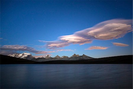 simsearch:879-09034068,k - Pink clouds after sunset on Rosset lake at an altitude of 2709 meters. Gran Paradiso national park. Alpi Graie Photographie de stock - Rights-Managed, Code: 879-09034091