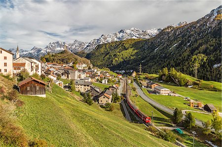 simsearch:879-09034003,k - View of Ardez village surrounded by woods and snowy peaks Lower Engadine Canton of Graubünden Switzerland Europe Photographie de stock - Rights-Managed, Code: 879-09034139