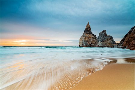 simsearch:6129-09044887,k - Ocean waves crashing on the beach of Praia da Ursa at sunset surrounded by cliffs Cabo da Roca Colares Sintra Portugal Europe Foto de stock - Con derechos protegidos, Código: 879-09034184