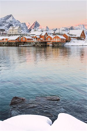 simsearch:879-09021211,k - The colors of dawn frames the fishermen houses surrounded by snowy peaks Sakrisøy Reine Nordland Lofoten Islands Norway Europe Photographie de stock - Rights-Managed, Code: 879-09034204