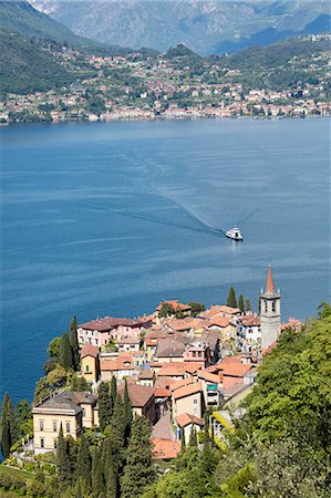 simsearch:862-08273362,k - The typical village of Varenna surrounded by the blue water of Lake Como and gardens Province of Lecco Lombardy Italy Europe Fotografie stock - Rights-Managed, Codice: 879-09034243