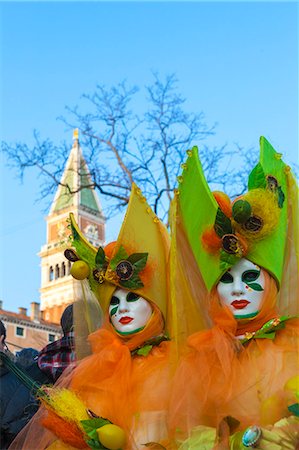 simsearch:841-05795242,k - Colorful masks and costumes of Carnival of Venice famous festival worldwide Veneto Italy Europe Foto de stock - Direito Controlado, Número: 879-09034330