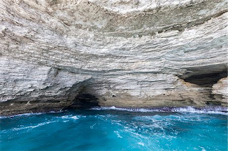 The turquoise sea framed by granite white cliffs and sea caves Lavezzi Islands Bonifacio Corsica France Europe Fotografie stock - Rights-Managed, Codice: 879-09034374