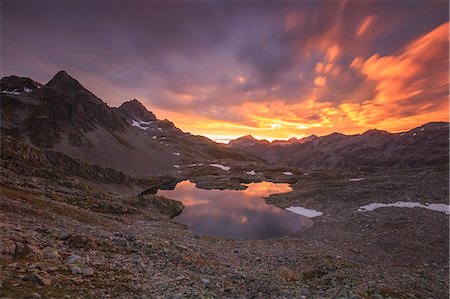 simsearch:879-09191163,k - Fiery sky at dawn reflected in Lai Ghiacciato framed by peaks Val Ursaregls Chiavenna Valley Valtellina Lombardy Italy Europe Photographie de stock - Rights-Managed, Code: 879-09034384