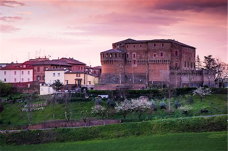 simsearch:879-09034416,k - Dozza, Bologna, Emilia Romagna, Italy, Europe. The medieval fortress at sunrise. Foto de stock - Con derechos protegidos, Código: 879-09034417