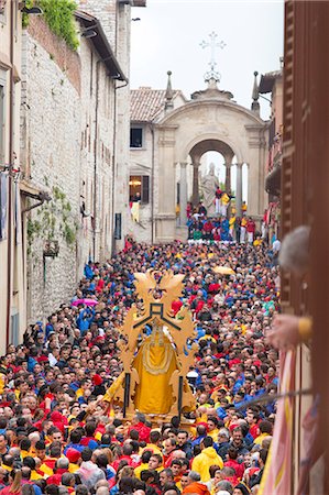 Europe,Italy,Umbria,Perugia district,Gubbio. The crowd and the Race of the Candles Stock Photo - Rights-Managed, Code: 879-09032887