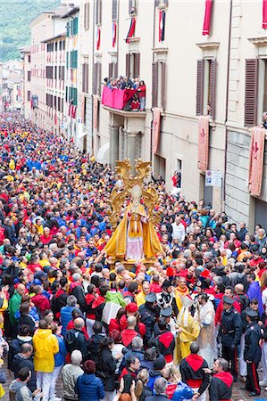Europe,Italy,Umbria,Perugia district,Gubbio. The crowd and the Race of the Candles Stock Photo - Rights-Managed, Code: 879-09032882