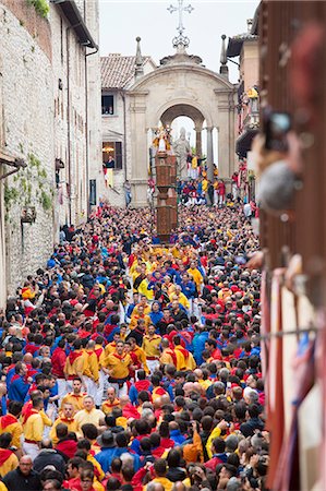 Europe,Italy,Umbria,Perugia district,Gubbio. The crowd and the Race of the Candles Stock Photo - Rights-Managed, Code: 879-09032890