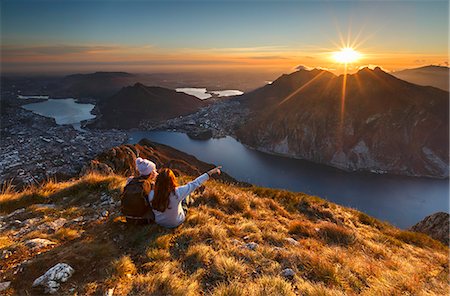 simsearch:879-09034194,k - Lake Como, Lombardy, Italy. Two friends watching a scenic sunset from above Lecco city. Foto de stock - Con derechos protegidos, Código: 879-09032961