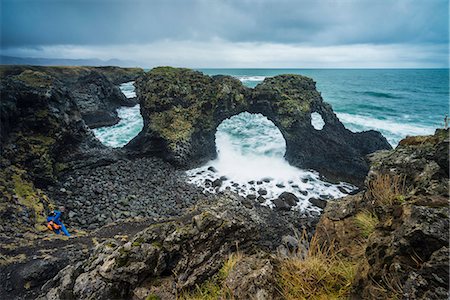 Gatklettur, a rock formation natural arch near Arnarstapi, Snaefellsnes Peninsula, Western Iceland, Europe. Foto de stock - Con derechos protegidos, Código: 879-09032979