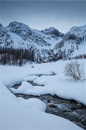 davos - View of the winter landscape outside the village of Sertig Dorfli. Sertigtal, Graubuenden(Canton Grigioni),Prattigau(Prattigovia)/Davos, Switzerland, Europe Fotografie stock - Rights-Managed, Codice: 879-09033145