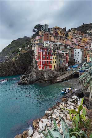 Riomaggiore, Cinque Terre, Riviera di Levante, Liguria, Italy Photographie de stock - Rights-Managed, Code: 879-09033271