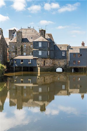 simsearch:879-09033311,k - The inhabited Rohan bridge on Elorn river. Landerneau, Finistère, Brittany, France. Photographie de stock - Rights-Managed, Code: 879-09033296