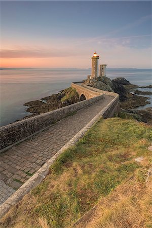 Petit Minou lightouse at sunrise. Plouzané, Finistère, Brittany, France. Foto de stock - Con derechos protegidos, Código: 879-09033297