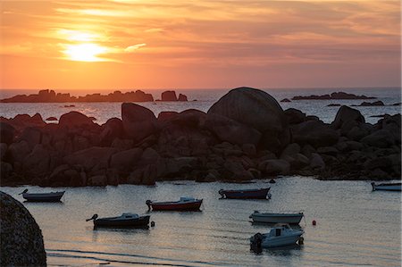 simsearch:879-09190989,k - Sunset in the bay of Pontusval lighthouse. Brignogan Plage, Finistère, Brittany, France. Stock Photo - Rights-Managed, Code: 879-09033301