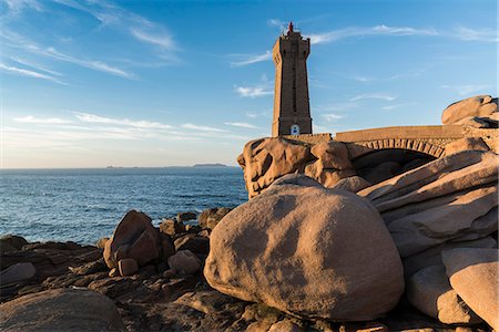 Ploumanach lighthouse. Perros-Guirec, Côtes-d'Armor, Brittany, France. Stock Photo - Rights-Managed, Code: 879-09033303