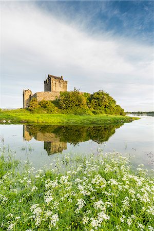 dunguaire castle - Dunguaire Castle, County Galway, Connacht province, Republic of Ireland, Europe. Photographie de stock - Rights-Managed, Code: 879-09033325