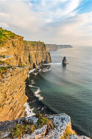 Breanan Mor and O Briens tower. Cliffs of Moher, Liscannor, Co. Clare, Munster province, Ireland. Photographie de stock - Rights-Managed, Code: 879-09033335