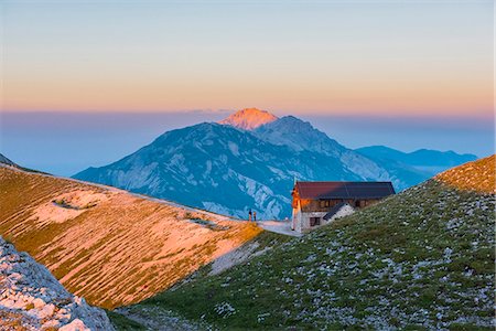 simsearch:879-09129047,k - Italy, Abruzzo, Gran Sasso e Monti della Laga National Park, Sunset on Duca degli Abruzzi mountain hut Foto de stock - Con derechos protegidos, Código: 879-09033484