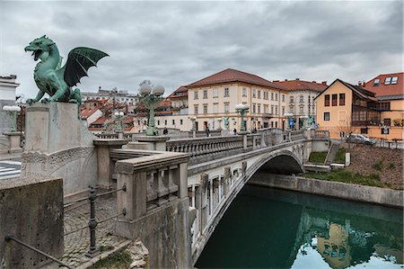 simsearch:862-03354177,k - Europe, Slovenia, Ljubjana. The Dragon bridge (Zmajski most) on the Ljubljanica River Photographie de stock - Rights-Managed, Code: 879-09033599