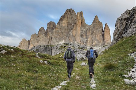 simsearch:879-09032785,k - Europe, Italy, Veneto, Belluno. Hikers on a path near Tre Cime di Lavaredo south side, Dolomites Foto de stock - Con derechos protegidos, Código: 879-09033619