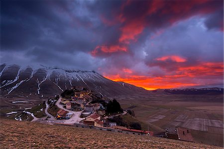 Europe,Italy, Umbria, Perugia district, Castelluccio of Norcia Foto de stock - Con derechos protegidos, Código: 879-09033757