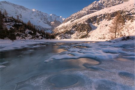simsearch:879-09191054,k - Thaw in Aviolo lake, Adamello park, province of Brescia, Italy. Stock Photo - Rights-Managed, Code: 879-09033776