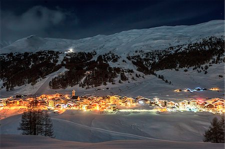 Livigno by night, Valtellina, Lombardy, Italy Photographie de stock - Rights-Managed, Code: 879-09033934