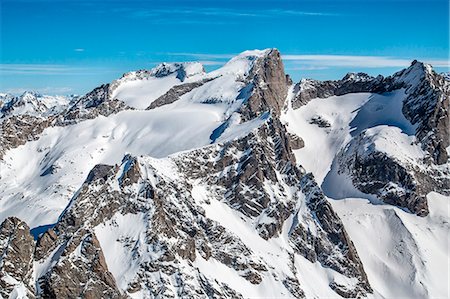 simsearch:879-09034224,k - Aerial view of Cima di Castello with Punta Rasica and Allievi in winter. Valmasino, Valtellina Lombardy, Italy Europe Photographie de stock - Rights-Managed, Code: 879-09033982
