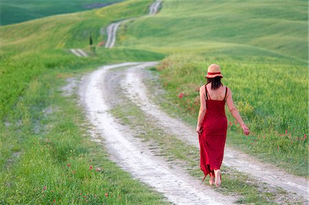 simsearch:879-09191594,k - Europe,Italy, Tuscany Siena district, Val d'Orcia. Girl runs Stock Photo - Rights-Managed, Code: 879-09043163