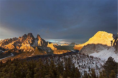 dolomite snow - Cristallo group with Misurina and Marcoira Peaks, Dolomites, Auronzo di Cadore, Belluno, Veneto, Italy. Photographie de stock - Rights-Managed, Code: 879-09043360