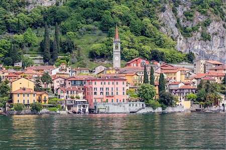 simsearch:862-08273362,k - The little town of Varenna, Lake Como, Lombardy, Italy. Fotografie stock - Rights-Managed, Codice: 879-09043416