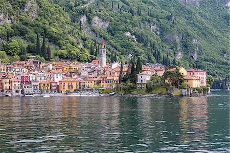 simsearch:862-08273362,k - The little town of Varenna, Lake Como, Lombardy, Italy. Fotografie stock - Rights-Managed, Codice: 879-09043419