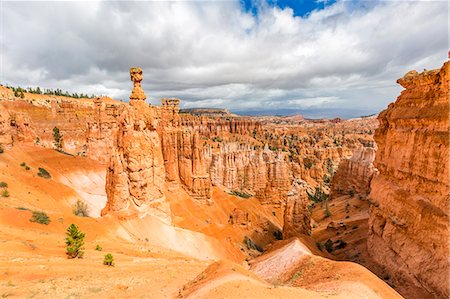 Hoodoos and Thor's Hammer from Navajo Trail Loop. Bryce Canyon National Park, Garfield County, Utah, USA. Photographie de stock - Rights-Managed, Code: 879-09043586