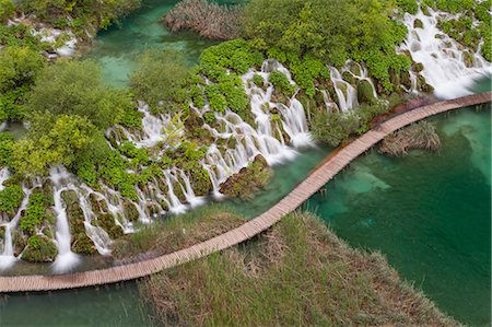 plitvice lakes national park - Plitvice National park, Croatia. A catwalk seen from above Photographie de stock - Rights-Managed, Code: 879-09043606