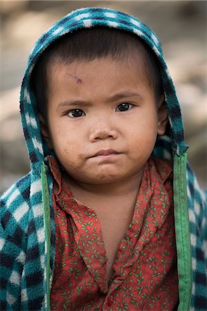 Rakhine state, Myanmar. Portrait of a Chin young boy looking at the camera. Photographie de stock - Rights-Managed, Code: 879-09043630