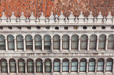 palais des ducs - Europe, Italy, Veneto, Venice. Doge's Palace - Palazzo ducale - details of Gothic architecture Photographie de stock - Rights-Managed, Code: 879-09043689