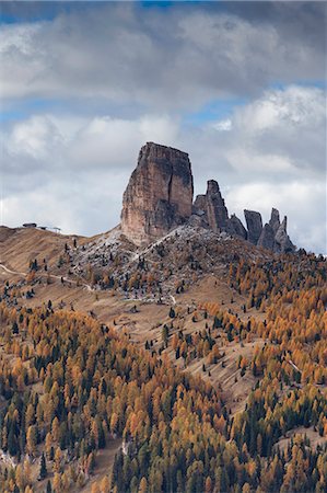 five towers - Europe, Italy, Veneto, Belluno. Autumn landscape of the Cinque Torri, Cortina d Ampezzo, Dolomites Foto de stock - Con derechos protegidos, Código: 879-09043682