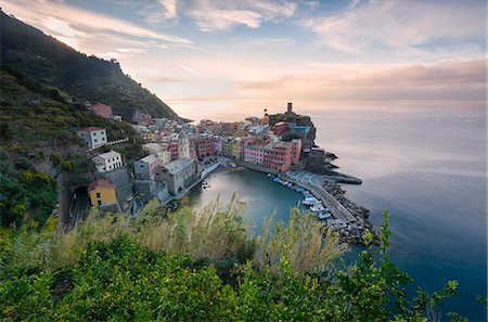 Sunrise in Vernazza, Cinque Terre natural park, province of La Spezia, Liguria, Italy. Foto de stock - Con derechos protegidos, Código: 879-09043792