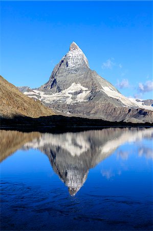 simsearch:879-09129080,k - Matterhorn reflected in Lake Stellisee at dawn Zermatt Pennine Alps Canton of Valais Switzerland Europe Photographie de stock - Rights-Managed, Code: 879-09043876