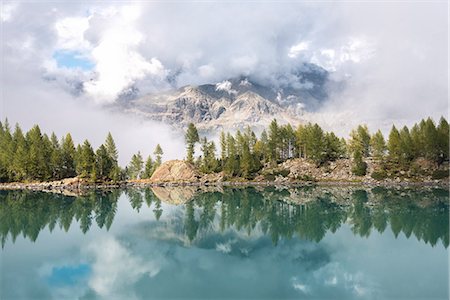 A glimpse into the clouds at Lago Lagazzuolo, Chiesa in Valmalenco, Province of Sondrio, Valtellina, Lombardy, Italy Europe Photographie de stock - Rights-Managed, Code: 879-09099916